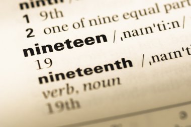 Eski İngilizce sözlük sayfası word on dokuz ile yakın çekim