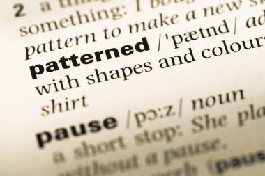 Desenli word ile eski İngilizce sözlük sayfasını kapat