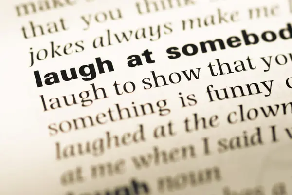 오래 된 영어 사전 페이지에서 단어 웃음의 클로즈업 — 스톡 사진
