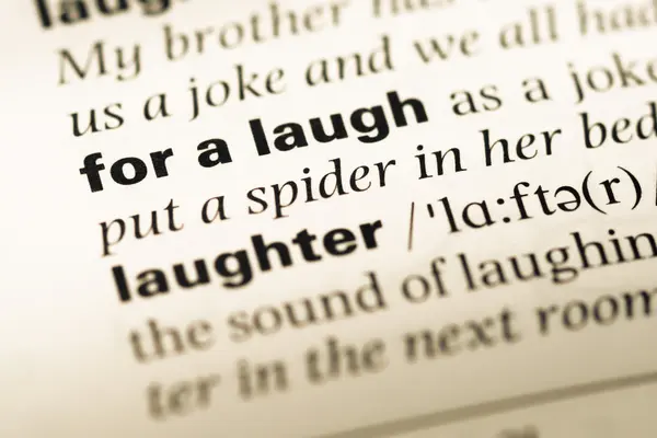 Zblízka staré stránky anglického slovníku s word pro smích — Stock fotografie