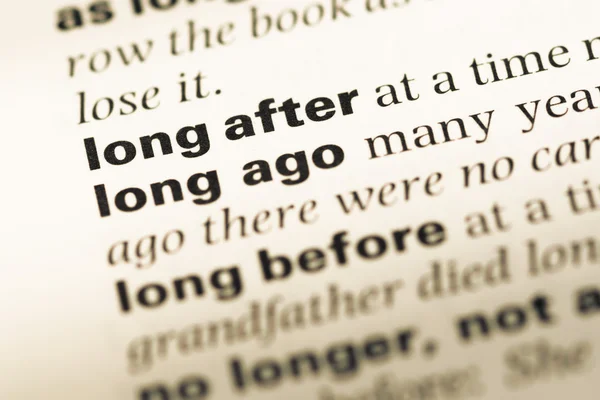 Fechar a página do dicionário de Inglês antigo com palavra muito tempo depois — Fotografia de Stock