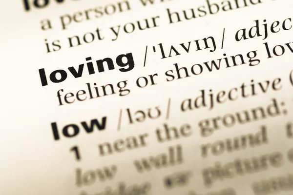 Fechar a página do dicionário de Inglês antigo com a palavra loving — Fotografia de Stock