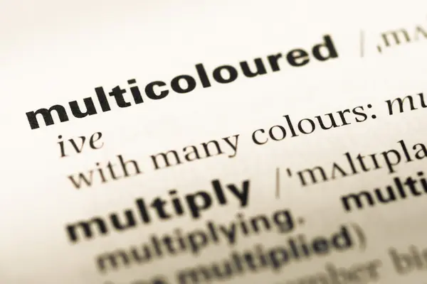 Fechar a página do dicionário de Inglês antigo com palavra multicolorida — Fotografia de Stock
