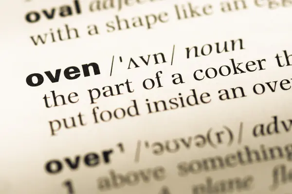 오래 된 영어 사전 페이지 단어 오븐의 클로즈업 — 스톡 사진