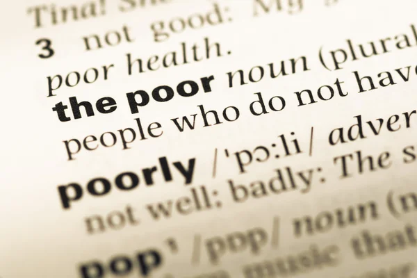Κοντινό πλάνο παλιό αγγλικό λεξικό σελίδα με λέξη τους φτωχούς — Φωτογραφία Αρχείου