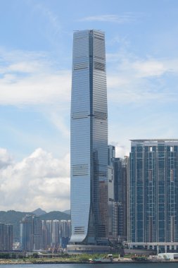 Hong Kong - 25 Mayıs: Uluslararası Ticaret Merkezi 25 Mayıs 2014 tarihinde Hong Kong. ICC ticari alan lüks konut geliştirme, modern perakende ve iki 6-yıldız otel tek bir konumda olduğunu.