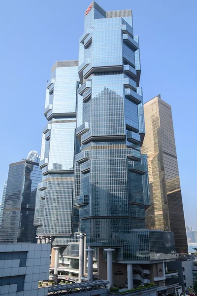 Hongkong-21 lutego: Lippo Centre. Budynki zostały zaprojektowane przez australijskiego architekta Paula Rudolph. Wieża I jest 172 m, a wieża II jest 186 m na febuary 21, 2013 w Hong Kongu — Zdjęcie stockowe