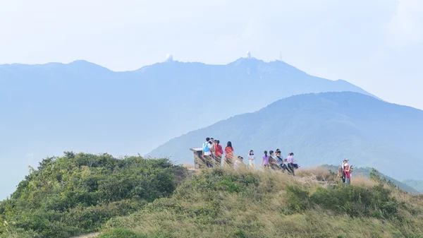 HONG KONG - OCTOBER 8: Trekker are trekking on Dragon Back trail in Hong Kong on October 8, 2013. Dragon back trail in one of the most famous trekking trail in Hong Kong — Stock Photo, Image