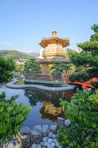 Der orientalische Pavillon absoluter Perfektion im Nan Lian Garden, Chi Lin Nunnery, Hongkong — Stockfoto