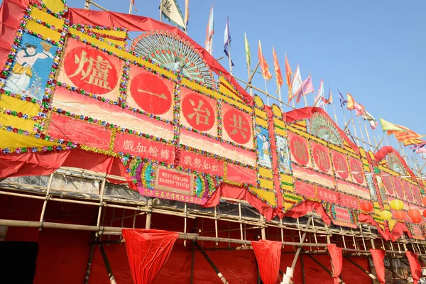 Hong kong- Januar 18: Dekoration des West-Kowloon-Bambustheaters in hong kong am 18. Januar 2014. Es ist das Kulturprogramm mit kantonesischen Opern, Tanz- und Musikkonzerten in einer Bambustheatermesse — Stockfoto