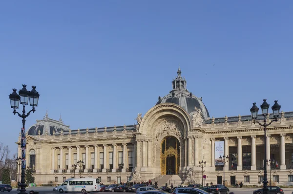 PARIS - MAR 12: Petit Palais on March 12, 2013 in Paris. Petit Palais is a museum in Paris, France that houses the City of Paris Museum of Fine Arts. — Stockfoto