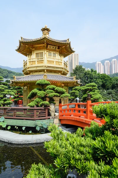 Der orientalische Pavillon absoluter Perfektion im Nan Lian Garden, Chi Lin Nunnery, Hongkong — Stockfoto