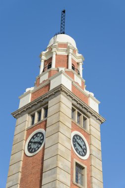 Hong Kong Kültür Merkezi mimari yapısı üzerinde mavi gökyüzü