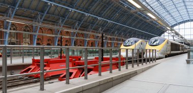 LONDON - MARCH 5: Eurostar train at St Pancras station on March 5, 2012 in London. Traffic between London and Paris was disrupted by wiring problems in France.