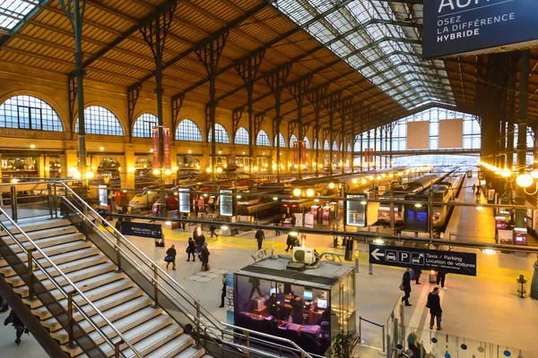 PARIS - MAY 18 : Inside view of Paris North Station, Gare du Nord, designed by Jacques Hittorff and completed at 1864 on May 18, 2013, Paris, France. The station serve about 190 million per year. — Stock Photo, Image