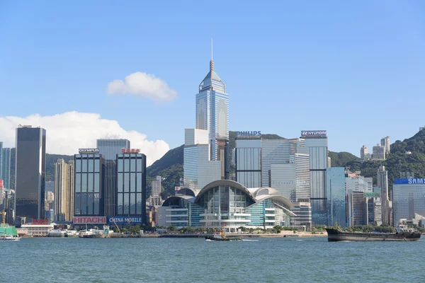 HONG KONG-MARCH 20: Hong Kong Convention and Exhibition Centre (HKCEC, primer plano) en Hong Kong el 20 de marzo de 2013. El edificio original fue construido en terrenos recuperados frente a Gloucester Road en 1988 . — Foto de Stock