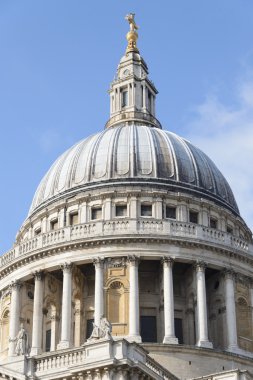 St. paul Katedrali ile bahçede Londra İngiltere Birleşik Krallık