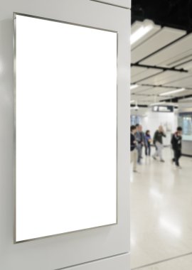 Bir büyük dikey / dikey yönde boş yolcu arka plan ile billboard