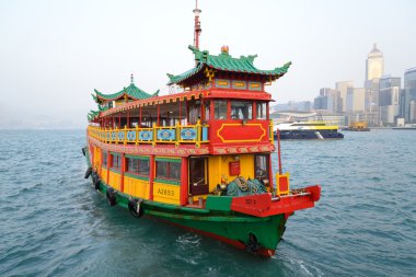 HONG KONG - FEBRUARY 13: Hong Kong's iconic traditional red-sailed Chinese junk. The junk boat is the logo of the Hong Kong Tourism Board on Febuary 13, 2014 in Hong Kong.