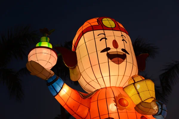 ГОНКОНГ, Китай - 23 февраля 2013 года в Гонконге, Китай, стартовал китайский фонарь для китайского лунного новогоднего карнавала 2013 года в Цим Ша Цуй . — стоковое фото