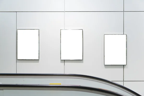 Três grandes orientação vertical / retrato outdoor em branco com fundo escada rolante — Fotografia de Stock