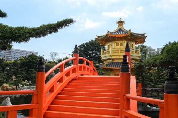 Der orientalische goldene Pavillon absoluter Perfektion im nan lian garden, chi lin nonnenkloster, hong kong — Stockfoto
