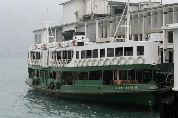 HONG KONG - FEBRUARY 22: Ferry "Day Star" arriving Kowloon pier on February 22, 2012 in Hong Kong, China. Hong Kong ferry is in operation for more than 120 years and is one main tourist attractions. — Stock Photo, Image