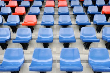 Plastik kırmızı ve mavi yeni sandalye Stadyumu