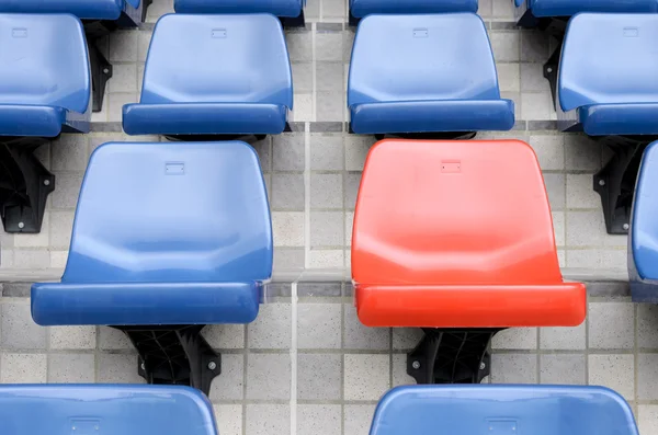 Plastikowe Czerwone Niebieskie Nowe Krzesła Stadium — Zdjęcie stockowe