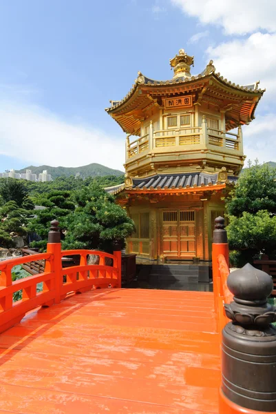 Orientální Zlatý pavilon absolutní dokonalosti v Nan Lian Garden, Chi Lin Nunnery, Hong Kong — Stock fotografie