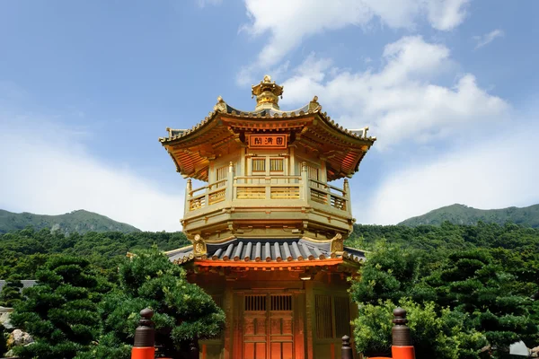 ナン連ガーデン、キーの林の女子修道院、香港に絶対的な完璧さ東洋金亭 — ストック写真