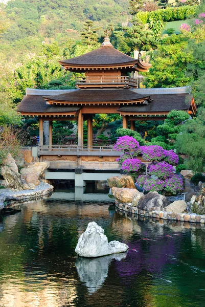 Az abszolút tökéletesség keleti pavilonja a Nan Lian Gardenben, Chi Lin Nunnery, Hong Kong — Stock Fotó