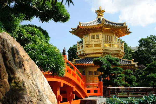 The oriental gold pavilion of absolute perfection in Nan Lian Garden, Chi Lin Nunnery, Hong Kong — Stock Photo, Image