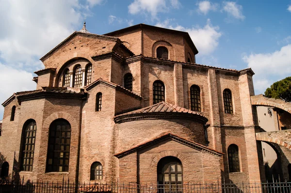 Vista laterale della Basilica di San Vitale — Foto Stock