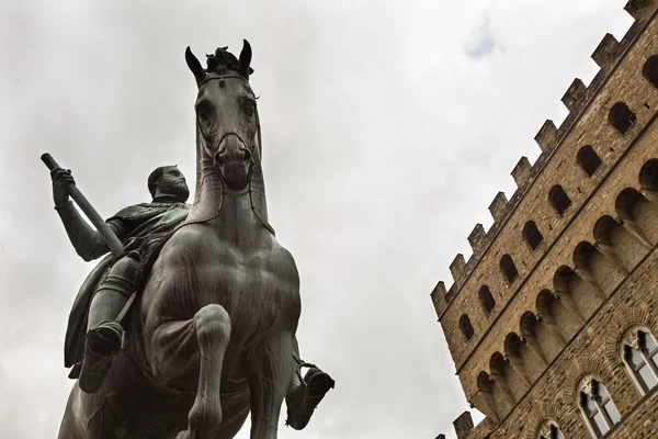 科西莫 · 德 · 美第奇 equestrial 雕像 — 图库照片