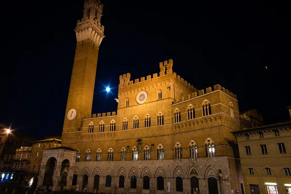 Municipio di Siena di notte — Foto Stock