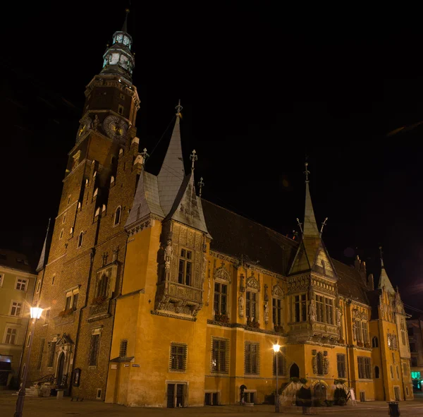 NightView i Wroclaw rådhuset Stockfoto