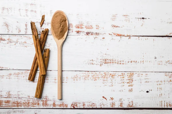 Wooden Scoop Ground Cinnamon Stick Table — Stock Photo, Image