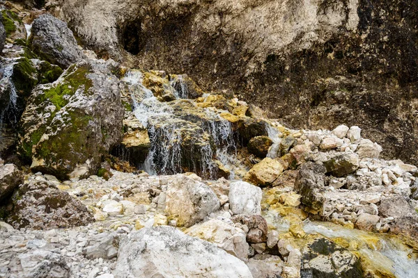 Malý Vodopád Čisté Vody Dolomitských Horách — Stock fotografie