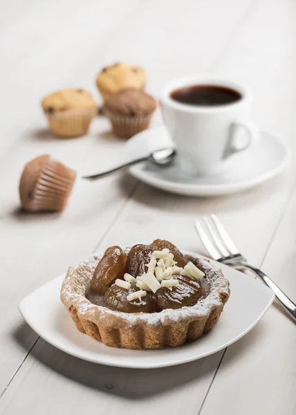 Pastel con castañas y chocolate blanco — Foto de Stock