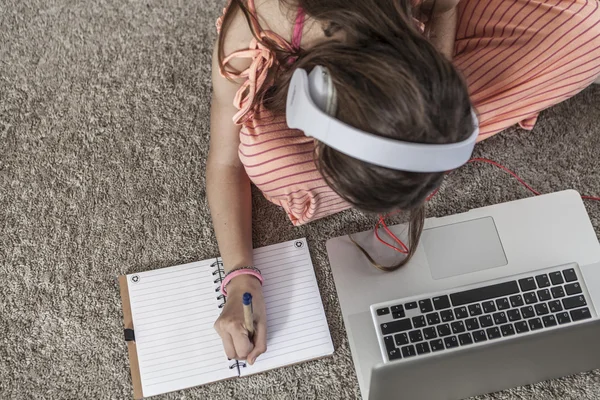 Kid Writting Something — Stock Photo, Image