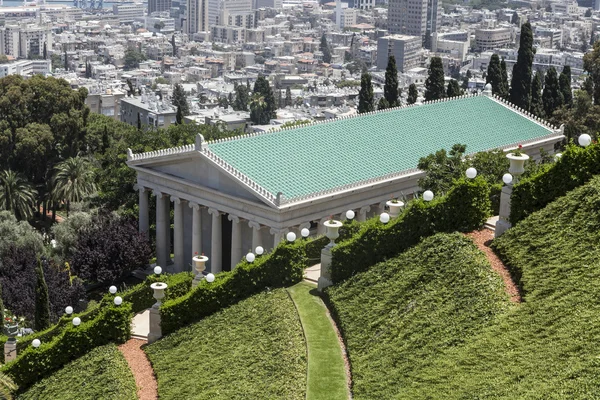 Green And Building — Stock Photo, Image