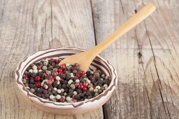 Schüssel mit Pfeffer — Stockfoto