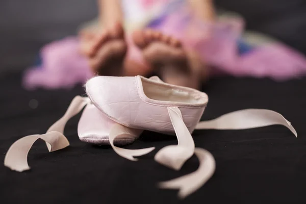 Ballerina flicka fötter — Stockfoto