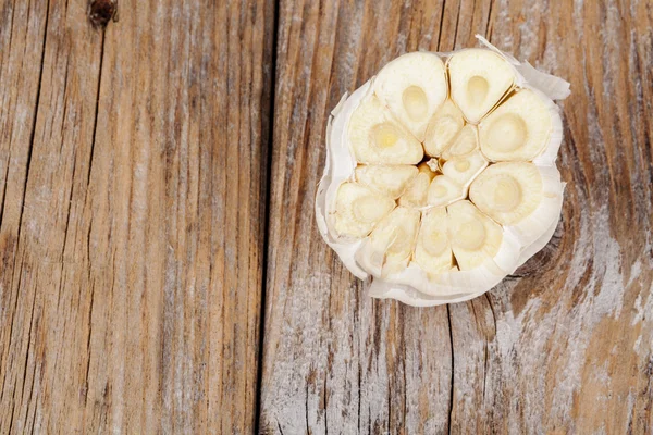 Garlic on Wood — Stock Photo, Image