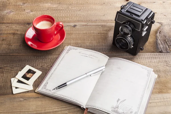 오래 된 카메라와 커피 — 스톡 사진