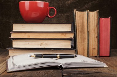 kırmızı kahve kupası.