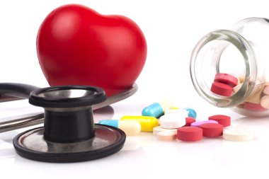 Kırmızı kalp ve hap