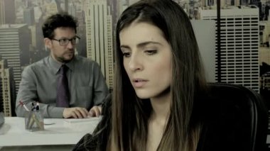 Ofiste çalışan iş adamları
