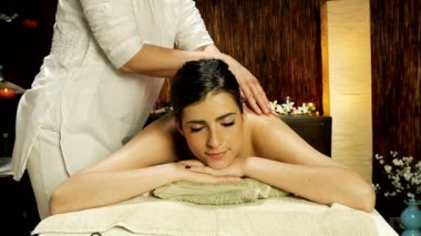 Geniş atış çok güçlü masaj spa duygu acı komik kadın